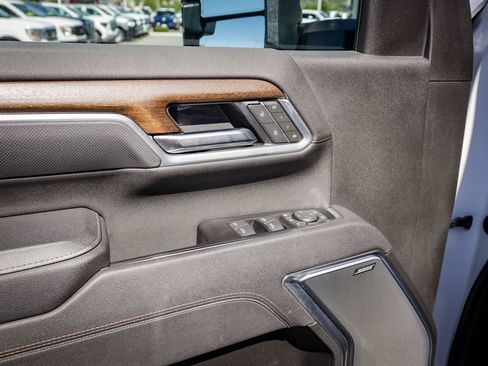 Used 2025 Chevrolet Silverado 2500 High Country w/ High Country Premium Package AWD/4WD image 16