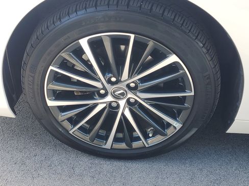 Used 2024 Lexus ES 350 w/ Premium Package image 4