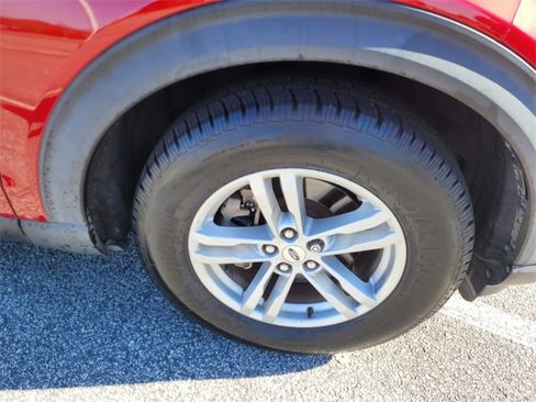 Used 2020 Ford Explorer XLT image 25