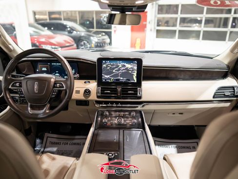 Used 2018 Lincoln Navigator Select w/ Technology Package image 14