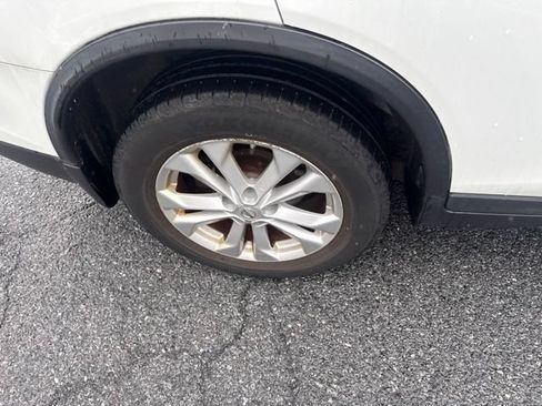 Used 2016 Nissan Rogue SV AWD/4WD image 13