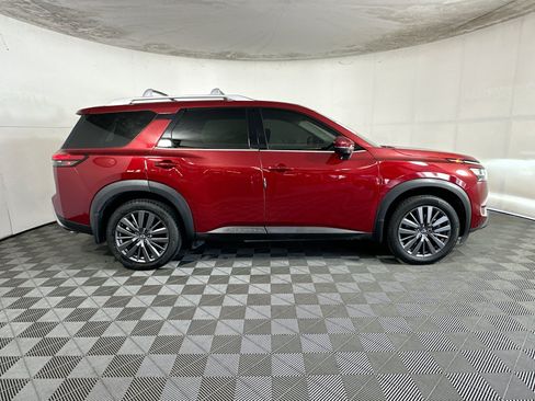 Used 2022 Nissan Pathfinder SL w/ SL Premium Package FWD image 2