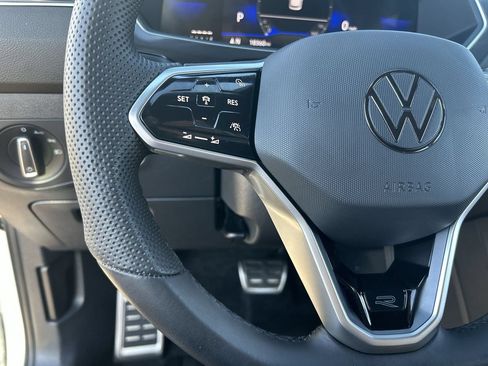 Used 2024 Volkswagen Tiguan SE R-Line FWD image 21