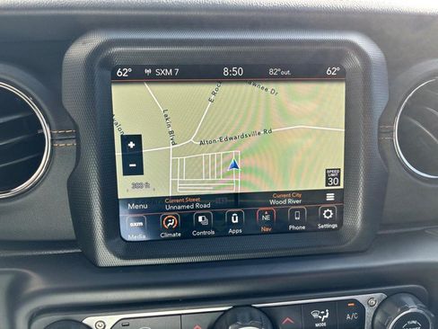 Used 2022 Jeep Wrangler Unlimited Sahara AWD/4WD image 25