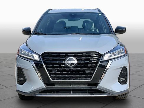 Used 2024 Nissan Kicks SR w/ SR Premium Package FWD image 3