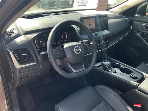 New 2025 Nissan Rogue Platinum w/ Platinum Premium Package image 9