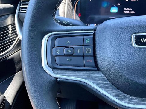 Used 2024 Jeep Wagoneer L Series II w/ Flexible Seating Group AWD/4WD image 29