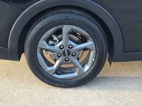 Used 2025 Kia K4 LXS image 3