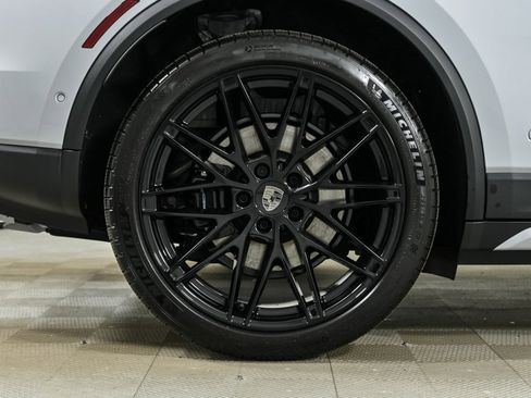 New 2025 Porsche Macan Turbo Electric image 41