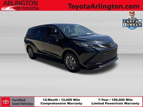 Used 2025 Toyota Sienna LE FWD image 1