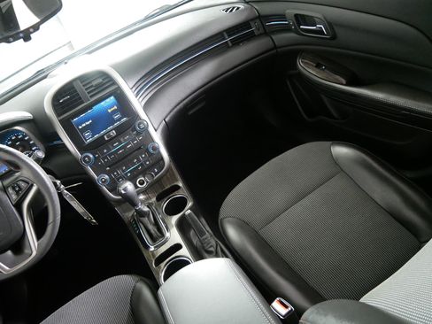 Used 2015 Chevrolet Malibu LT FWD image 11
