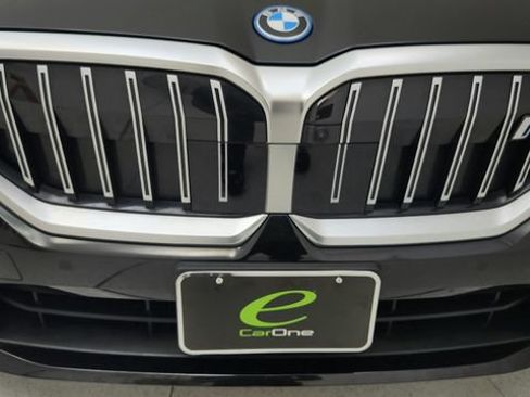 Used 2024 BMW i5 eDrive40i w/ M Sport Package RWD image 39