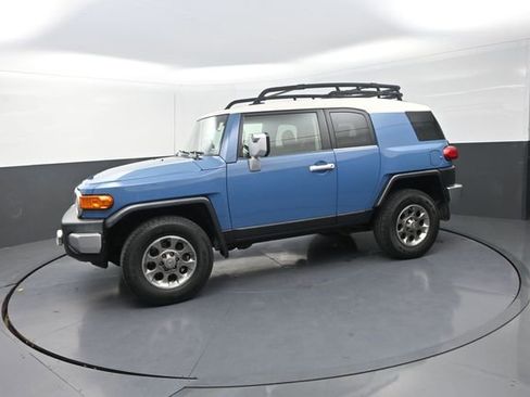 Used 2011 Toyota FJ Cruiser 4WD w/ Convenience Pkg image 37