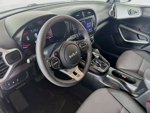 Used 2023 Kia Soul LX w/ LX Technology Package FWD image 8