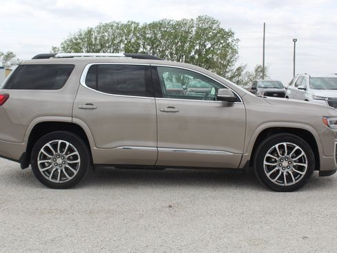 Used 2022 GMC Acadia Denali w/ Denali Ultimate Package AWD/4WD image 4