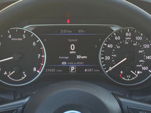 Used 2025 Nissan Sentra SV image 39