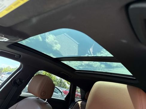 Used 2022 Audi e-tron Premium AWD/4WD image 16