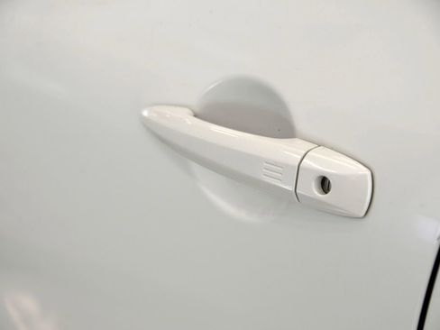 Used 2022 Nissan Pathfinder SV image 13