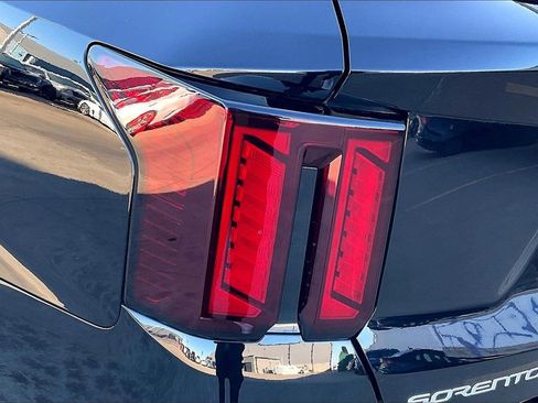 Used 2025 Kia Sorento S image 30