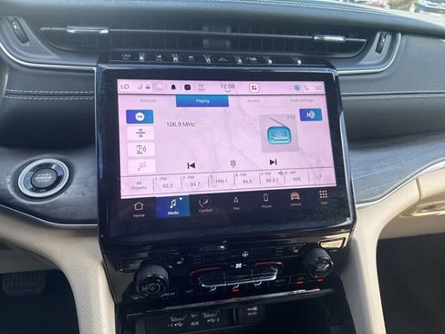 Used 2023 Jeep Grand Cherokee L Limited image 18