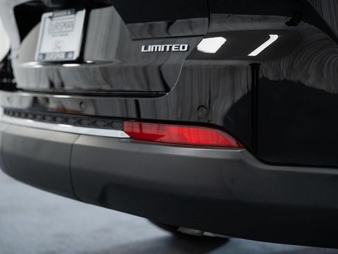 Used 2022 Jeep Grand Cherokee L Limited AWD/4WD image 7