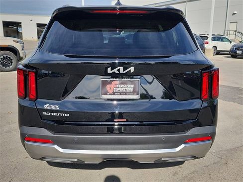 New 2026 Kia Sorento S image 4