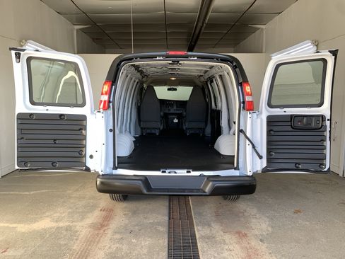 New 2025 Chevrolet Express 2500 image 40