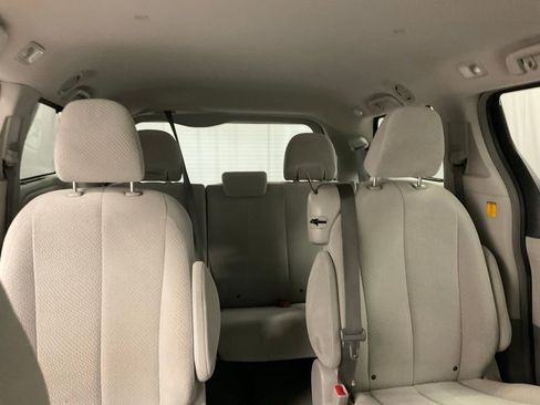 Used 2013 Toyota Sienna LE image 23