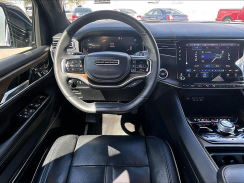 Used 2023 Jeep Grand Wagoneer L Series II AWD/4WD image 5