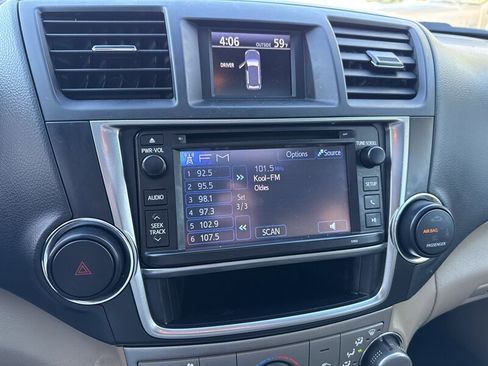 Used 2013 Toyota Highlander SE image 36