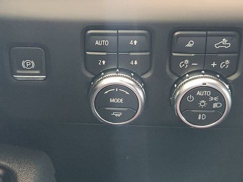 Used 2024 GMC Sierra 2500 AT4 w/ AT4 Preferred Package AWD/4WD image 20