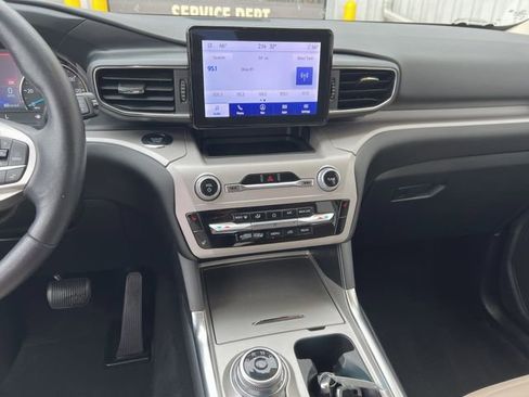 Used 2023 Ford Explorer XLT w/ Equipment Group 202A AWD/4WD image 28