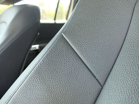 Used 2025 Mercedes-Benz GLB 250 4MATIC image 13