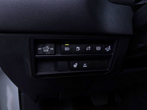 Used 2024 Toyota Tundra Limited AWD/4WD image 9