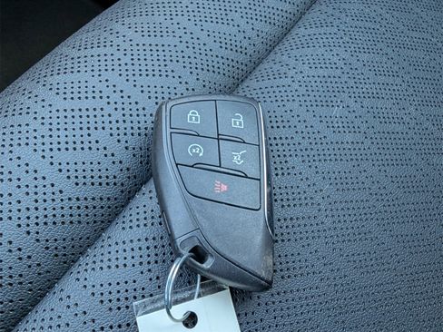 Used 2025 Chevrolet Equinox LT w/ Convenience Package II image 36