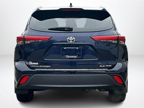 Used 2022 Toyota Highlander XLE image 6