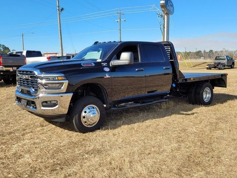 Used 2025 RAM 3500 Tradesman w/ Chrome Appearance Group AWD/4WD image 3