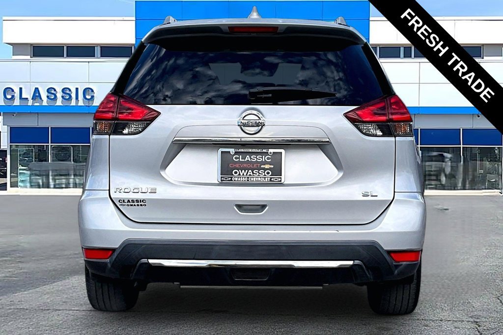 Used 2017 Nissan Rogue SL w/ SL Premium Package FWD image 4