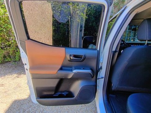 Used 2018 Toyota Tacoma SR5 w/ SR5 Appearance Package (SM) RWD image 63