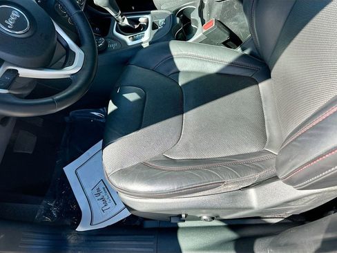 Used 2018 Jeep Cherokee Trailhawk w/ Quick Order Package 27L image 19