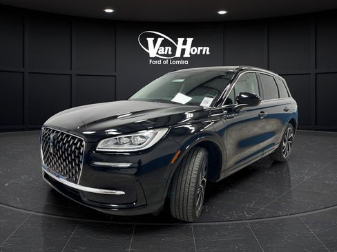Used 2025 Lincoln Corsair Grand Touring AWD/4WD image 3