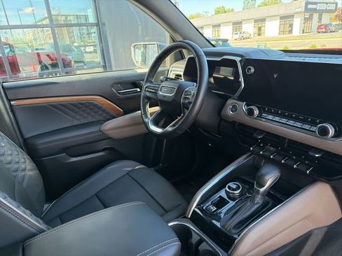 Used 2024 GMC Canyon Denali AWD/4WD image 9