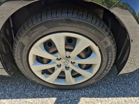 Used 2021 Toyota Corolla LE image 11