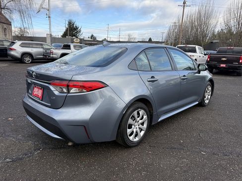 Used 2022 Toyota Corolla LE image 9