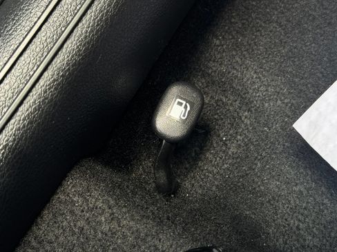 Used 2025 Kia Soul LX w/ LX Technology Package FWD image 28
