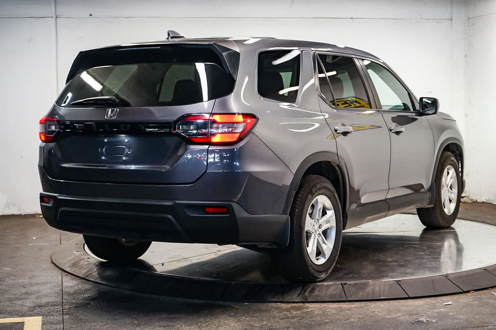 Used 2023 Honda Pilot LX image 10