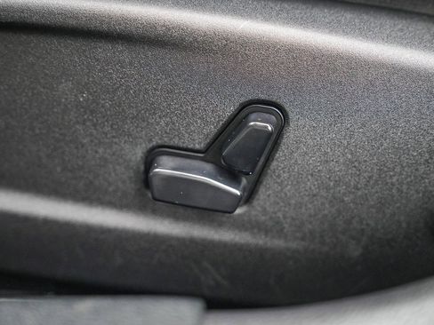 Used 2018 Chrysler 300 Limited image 20