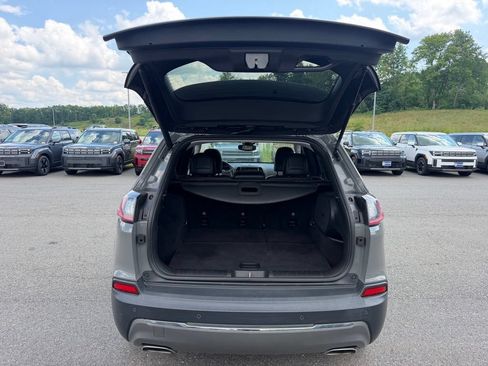 Used 2019 Jeep Cherokee Limited w/ Luxury Group AWD/4WD image 23