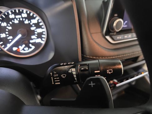 Used 2023 Nissan Rogue SV image 17