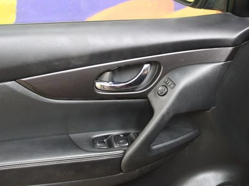 Used 2020 Nissan Rogue SV AWD/4WD image 13